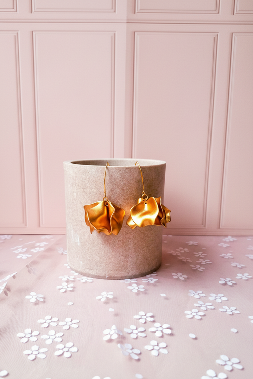 Boucles pétales dorées