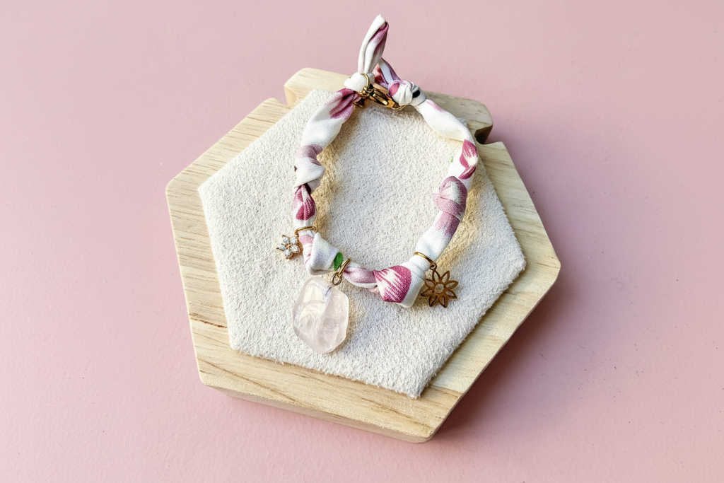 Bracelet 3 — fond rose poudré