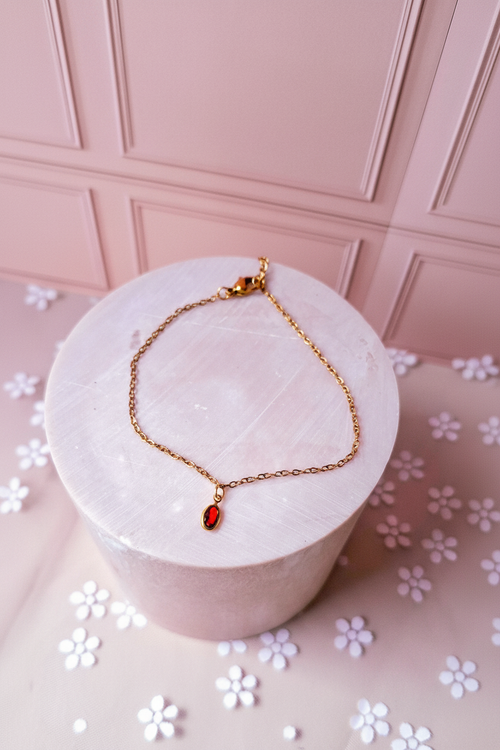Bracelet chaîne fine dorée pierre rouge ovale