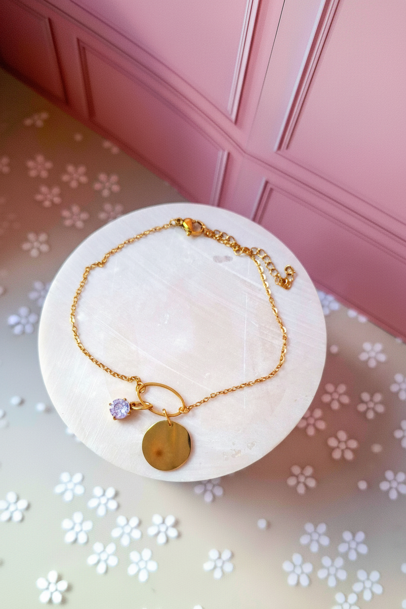 Bracelet médaille dorée - fond rose poudré