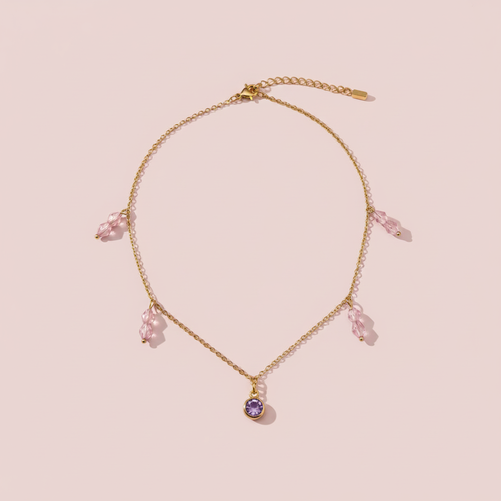 Collier cristaux roses fond rose poudré